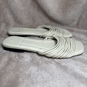 Marc Fisher‎ Ltd Women's 7M Maddie Ivory Slip On Leather Sandals Summer Spring